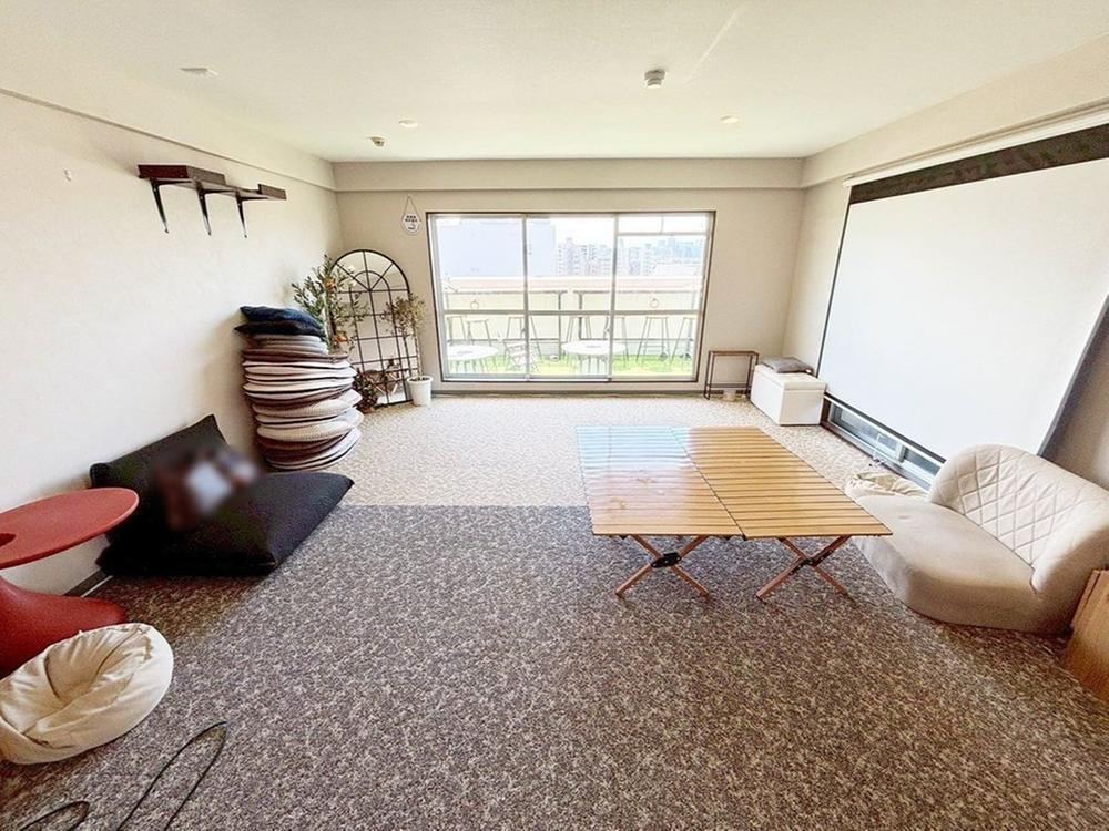 Top-Floor 2LDK Apartment Near Sugamo Station - Photo 1