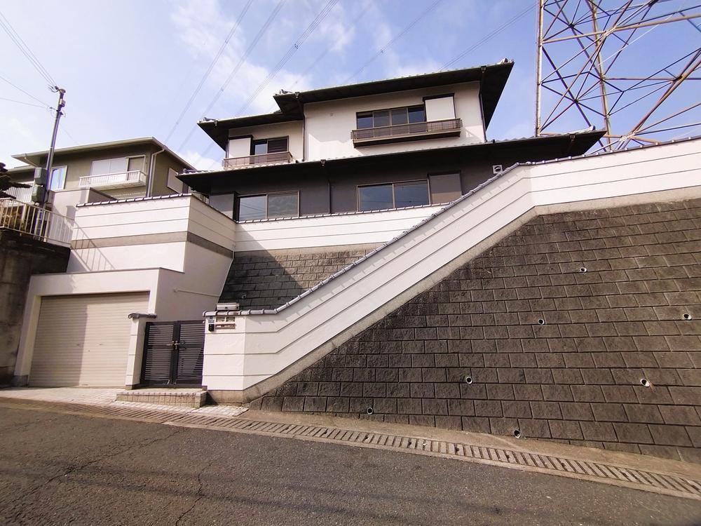 Spacious 5LDK House with Renovation in Ikoma City - Photo 1