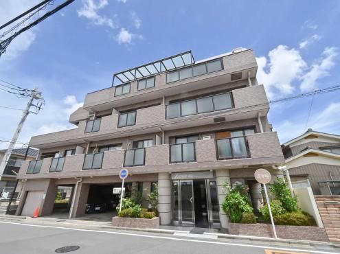 Renovated 3LDK Apartment in Shinoz - Photo 1