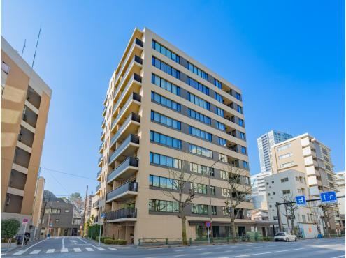 3LDK apartment in Shinjuku Ward, Tokyo - Photo 1