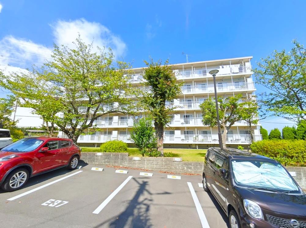 Fully Renovated 3LDK Apartment in Yokosuka Sakuragaoka - Photo 1