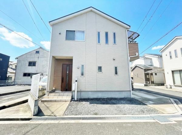 Modern 4LDK Home in Haruki - Photo 1