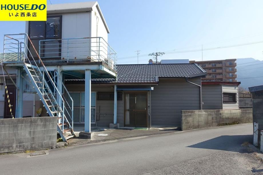 Cozy 3K House Near Iyo-Saijo Station - Photo 1