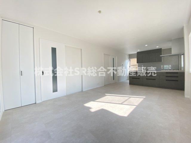 Affordable 4LDK House with Ample Storage in Morikawauchi - Photo 1