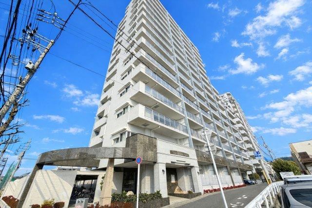 3LDK+S apartment in Nishi Ward, Hiroshima - Photo 1