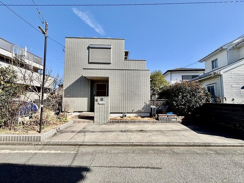 Durable 3LDK House with Solar Power in Kameino - Photo 1