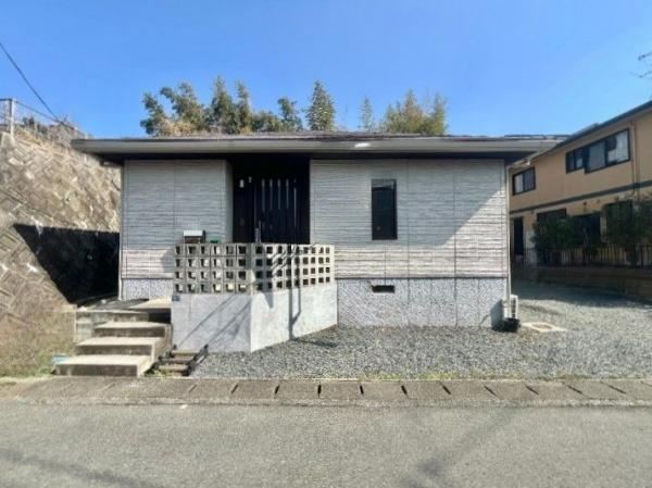 Spacious 4LDK Bungalow with Large Land - Photo 1