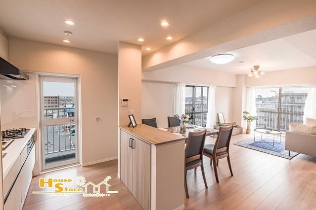 Bright 3LDK Corner Apartment in Koshigaya - Photo 1