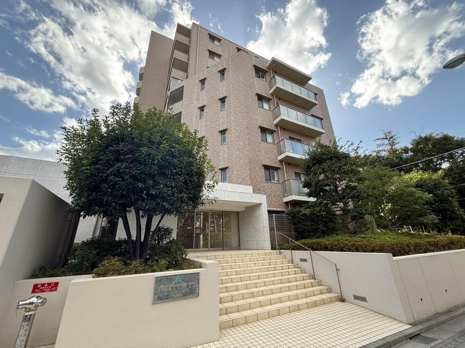 Convenient 3LDK Apartment Near Tokiwa-Daira Station - Photo 1