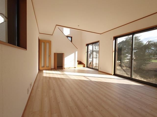 Affordable 3LDK House with Immediate Possession in Okegawa - Photo 1