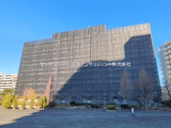 4LDK Apartment in Satsukidai with Great Amenities - Photo 1