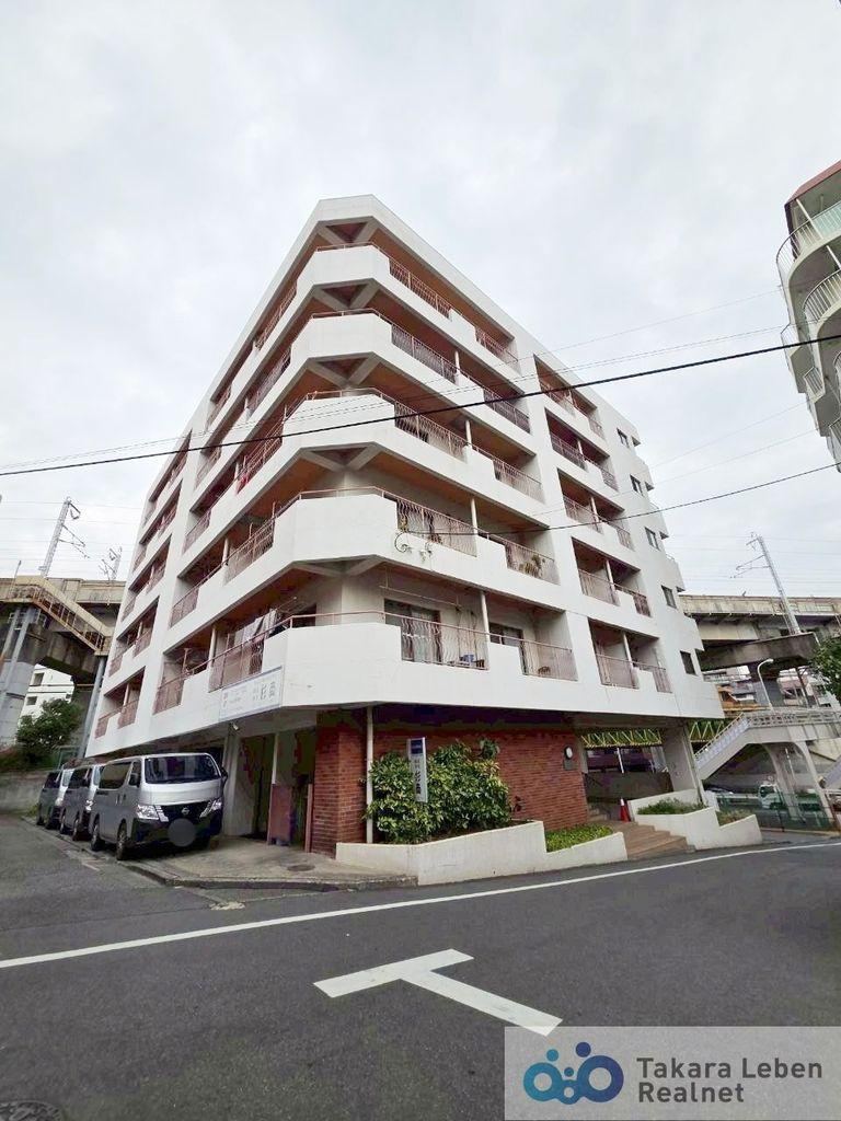 Top-floor 1LDK+S Apartment Near Makome Station - Photo 1