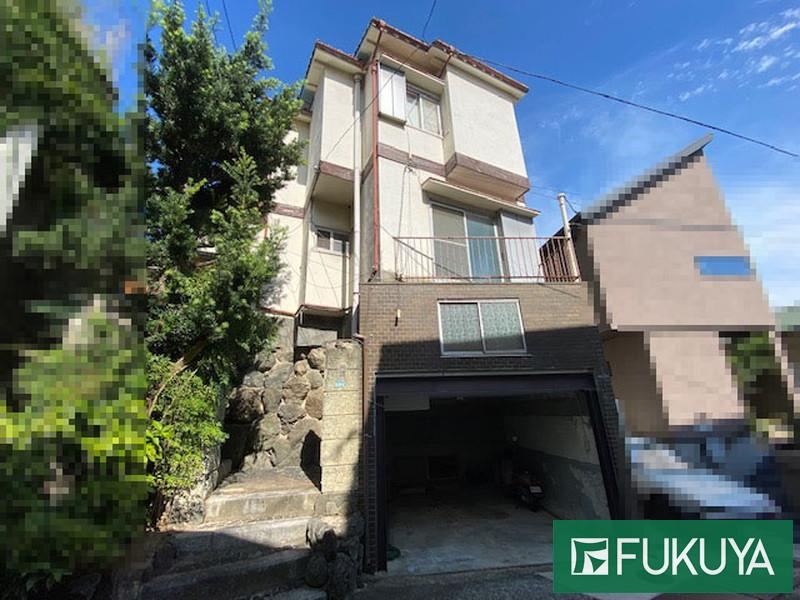 Renovated 7LDK House with Flat Access in Kobe - Photo 1