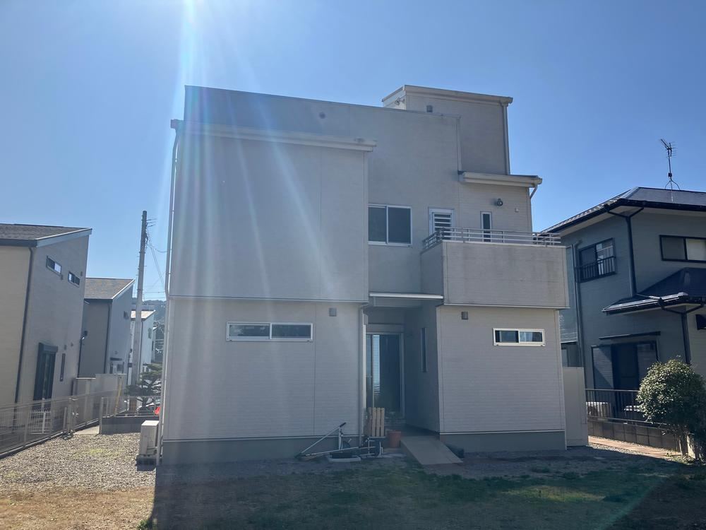 Modern 4LDK House with Spacious Land in Shima - Photo 1