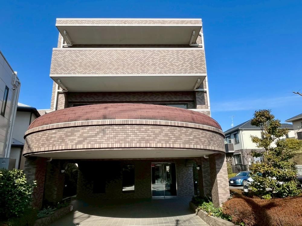 Charming 3LDK Apartment Near Hon-Kugenum Station - Photo 1