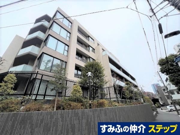 2LDK apartment in Minato Ward, Tokyo - Photo 1