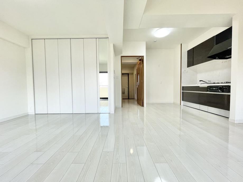 Renovated 1LDK+S Apartment in Fukudacho - Photo 1