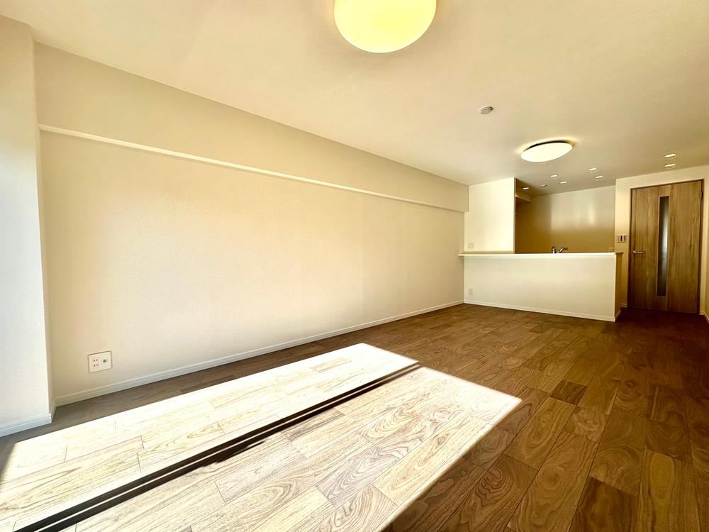 Fully Renovated 3LDK Apartment in Quiet Neighborhood - Photo 1