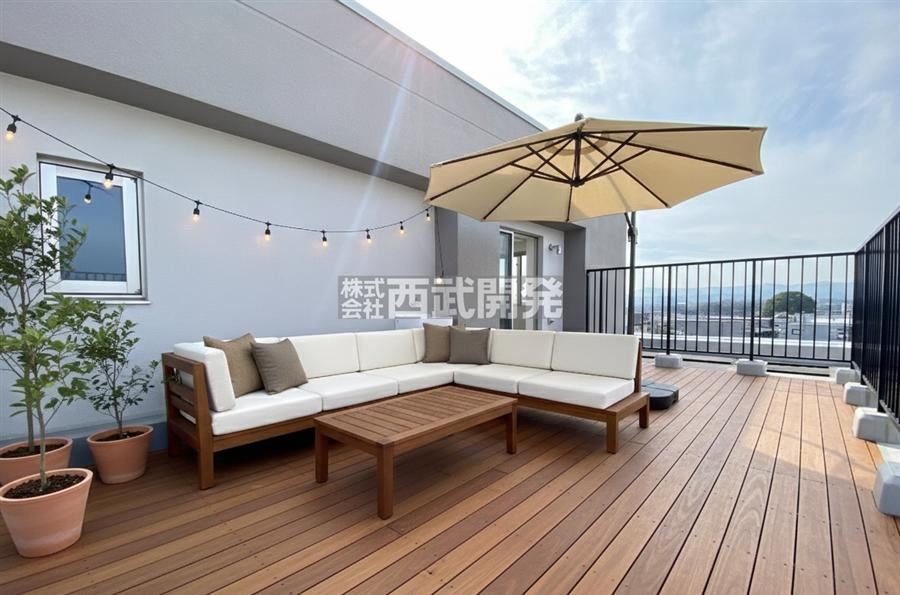 Newly Built 1LDK+S Apartment with Rooftop Terrace in Fussa - Photo 1