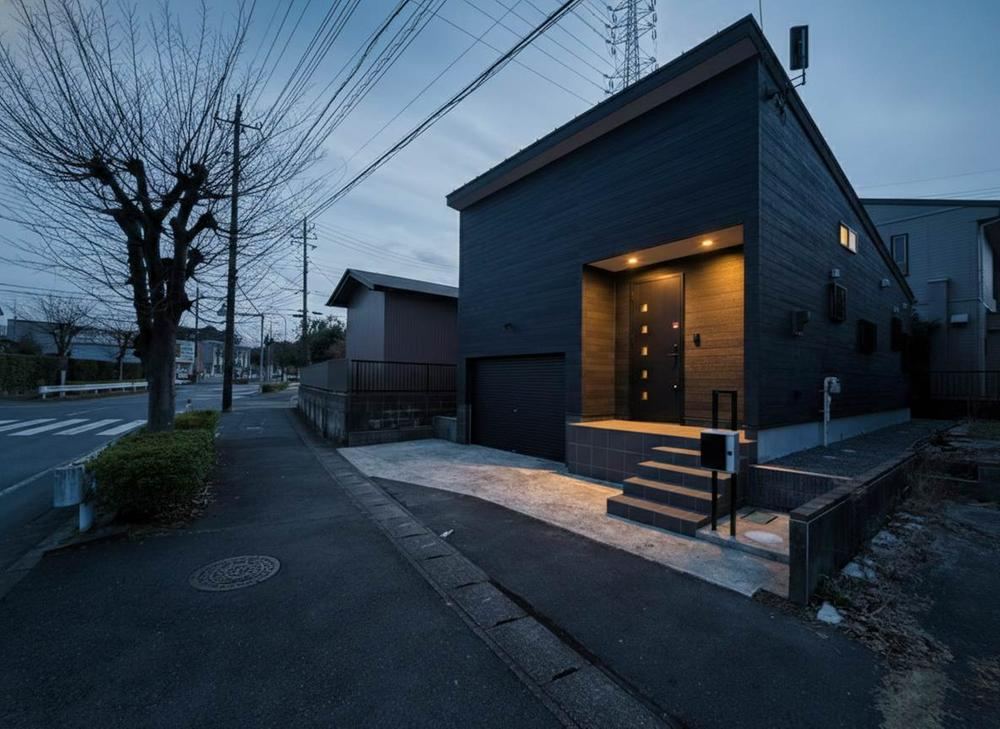 Charming 1LDK House with Built-in Garage - Photo 1