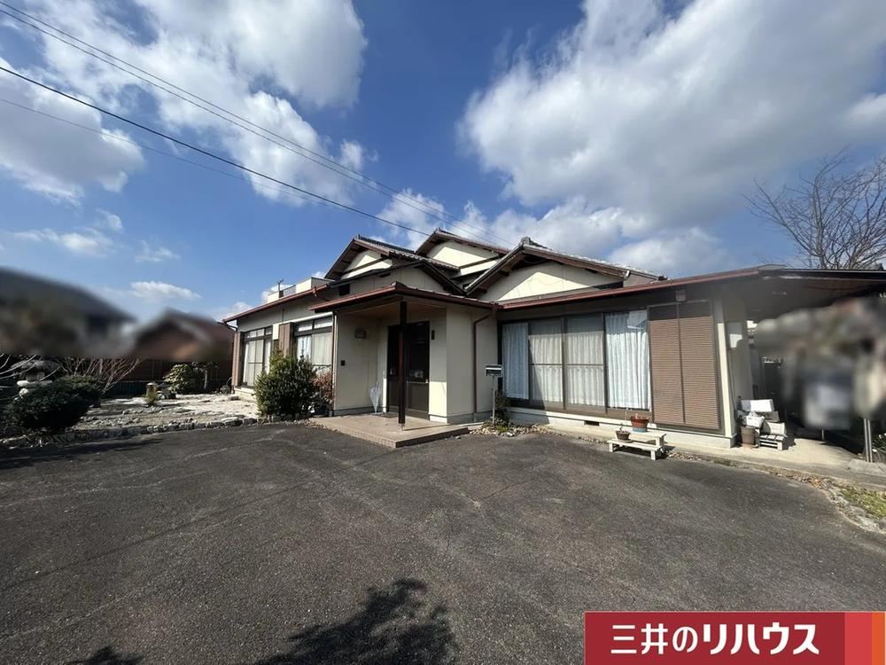 Spacious 6LDK Home Near Takakuroji Station - Photo 1