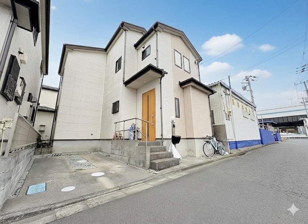 Beautiful 4LDK House with Solar Panels in Minami, Saitama - Photo 1