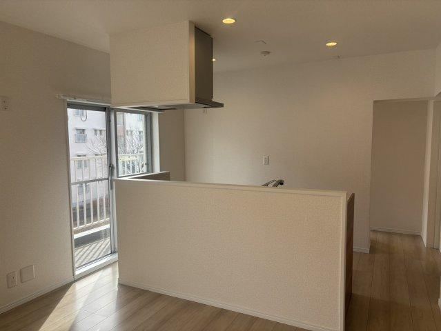 Charming 2LDK Apartment in Shirobatadai - Photo 1