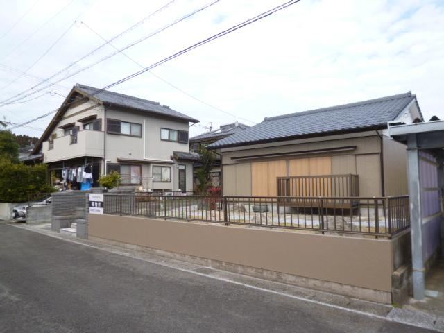 Fully Renovated 3DK Bungalow in Takaoka - Photo 1
