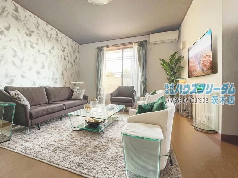 Spacious 4LDK Corner Lot House in Settsu - Photo 1