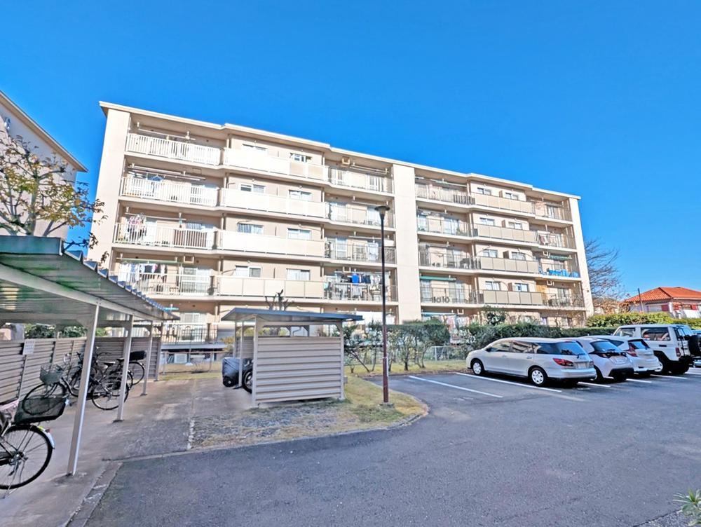 Spacious 3LDK Apartment with Japanese Rooms - Photo 1