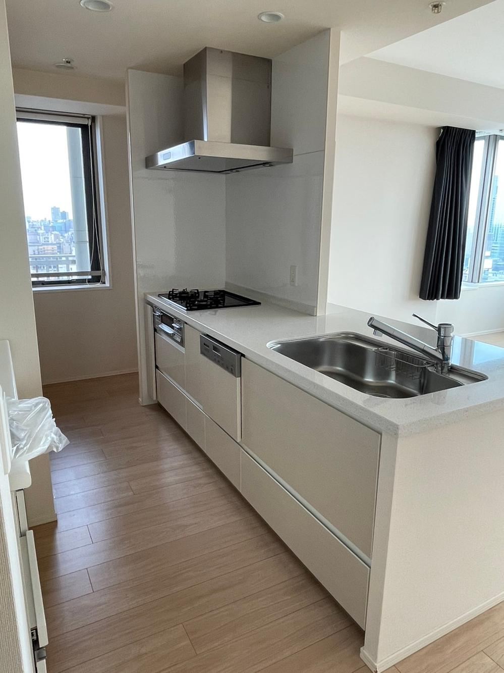 2LDK apartment in Nishi Ward, Osaka - Photo 1