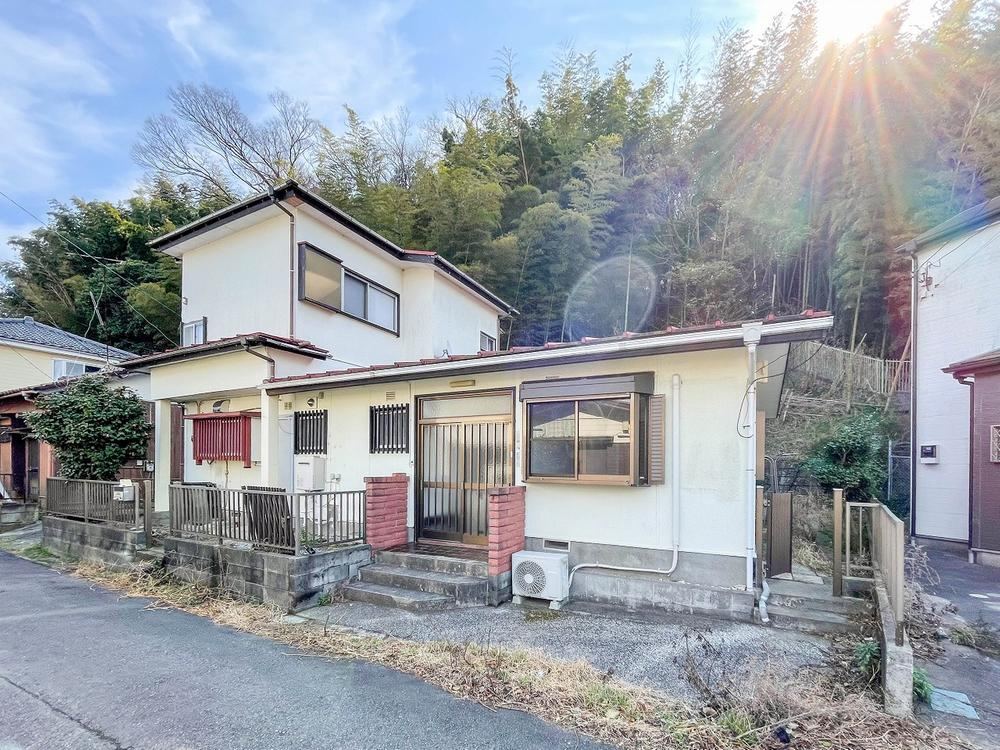 Spacious 3LDK House with Renovation and Garden in Yokosuka - Photo 1