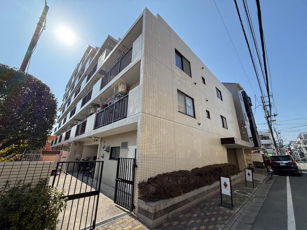 Newly Renovated 3LDK Apartment in Nakamaru-cho - Photo 1