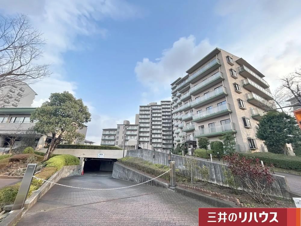 Elegant 3LDK Apartment in Chigasaki Minami - Photo 1