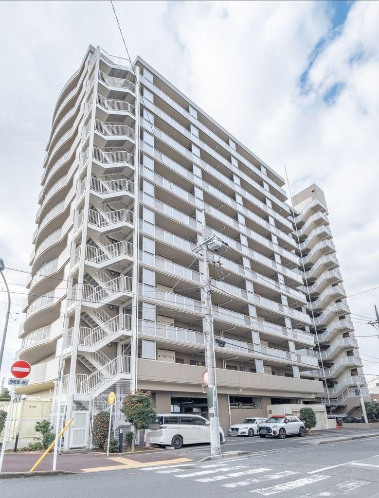 Bright 3LDK Apartment in Matsudo - Photo 1
