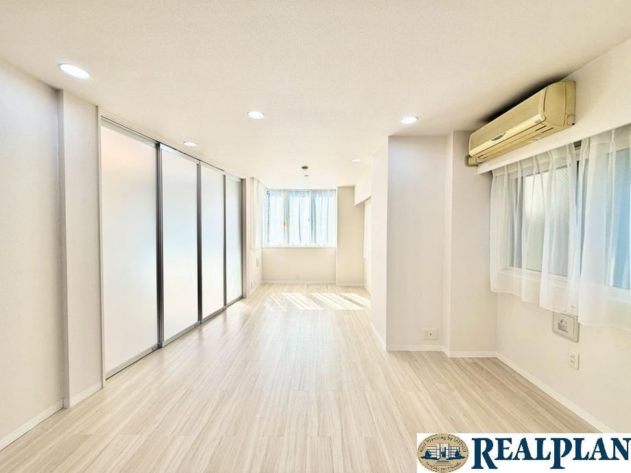 2LDK apartment in Minato Ward, Tokyo - Photo 1