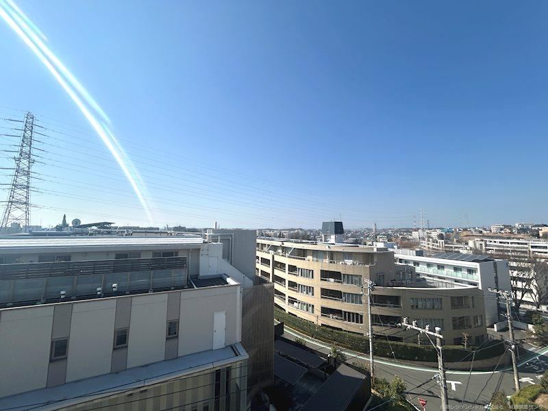 Top Floor 3LDK Apartment with Great Views - Photo 1