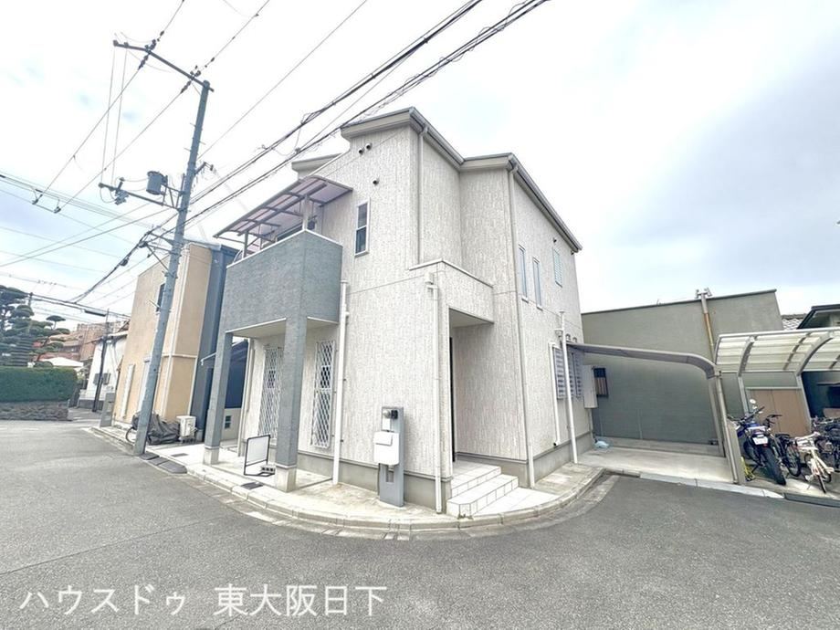 Large 5LDK House with Carport in Higashi-Osaka - Photo 1