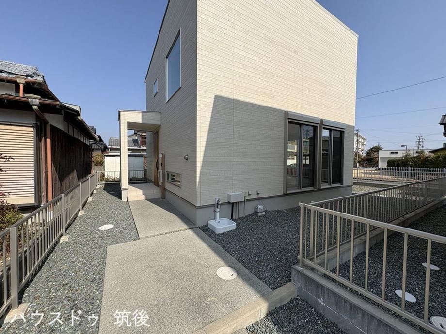 4LDK Home with Loft and Parking for Two - Photo 1