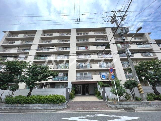 2LDK apartment in Moriguchi, Osaka - Photo 1