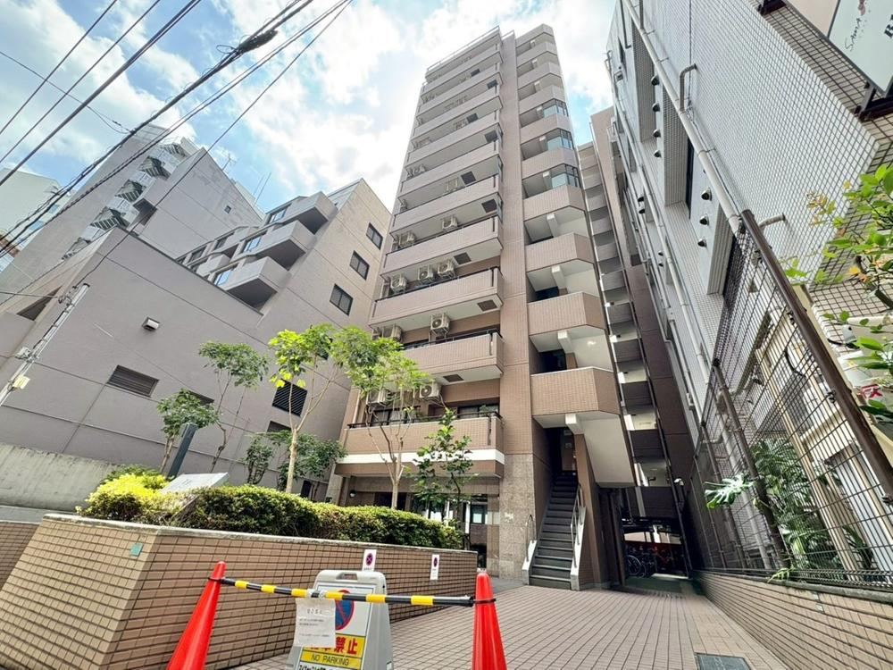 Fully Renovated 2LDK Apartment Near Otsuka Station - Photo 1