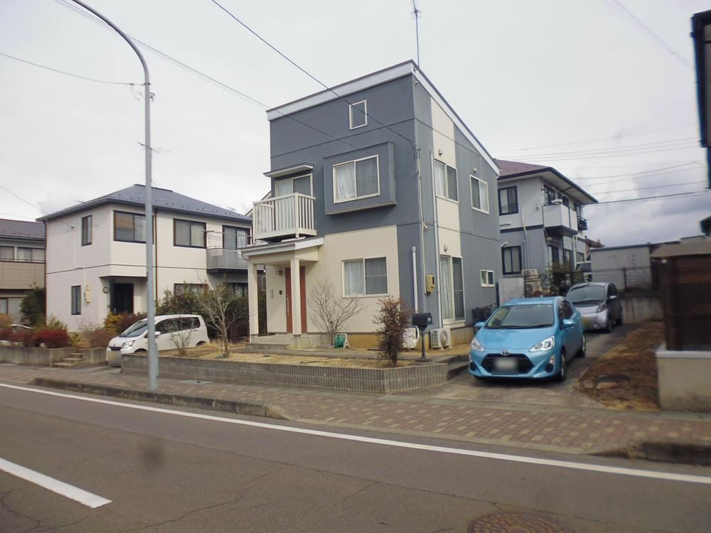 Quiet 3LDK+S House with Attic Storage - Photo 1