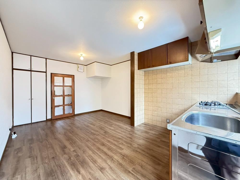 Renovated 2LDK with Spacious Rooms in Kyoto - Photo 1