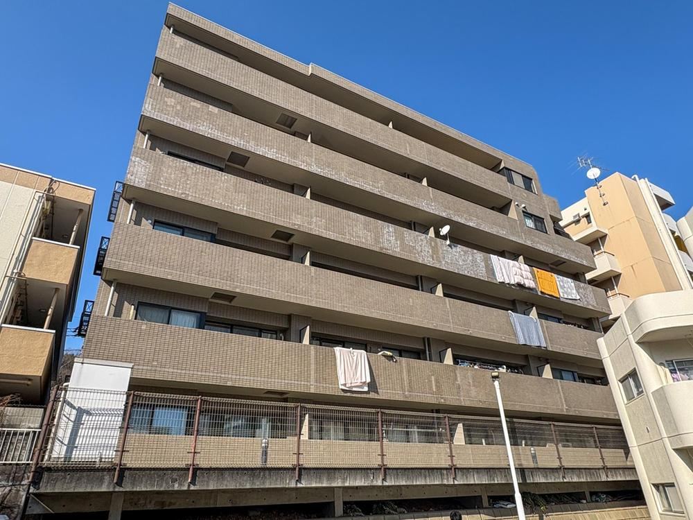 Bright 3LDK Apartment with Great Location in Tama City - Photo 1