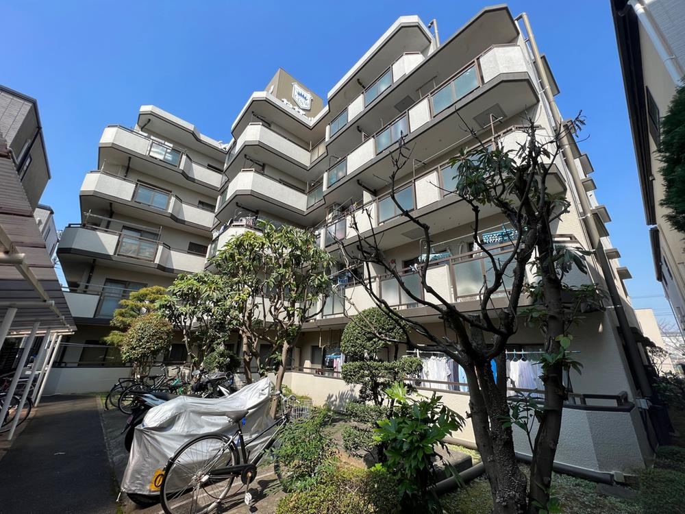 Top-Floor 3DK Apartment in Kawaguchi - Photo 1