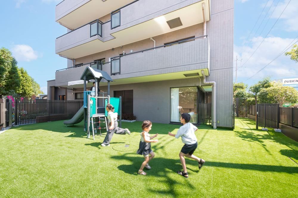 Fully Renovated 3LDK Apartment with Family Facilities - Photo 1