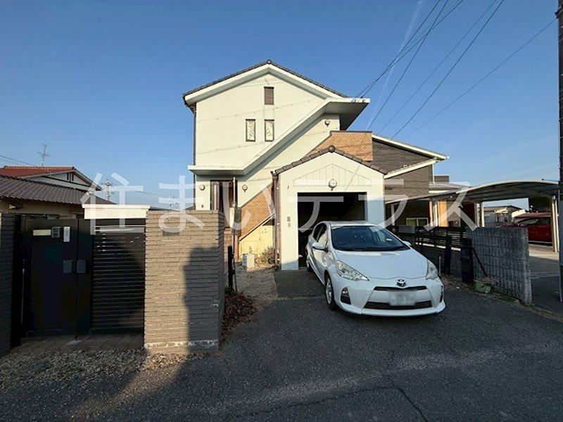 Expansive 7LDK Home with Basement in Ezaki - Photo 1