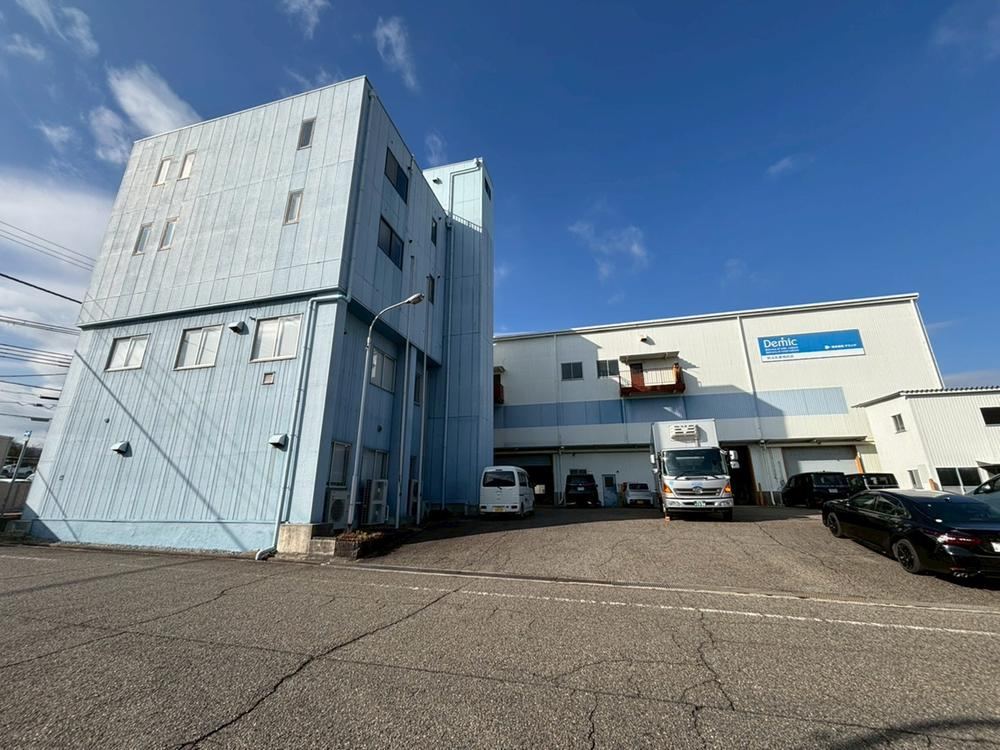 Large 1 Room House in Hanshin Distribution Center - Photo 1