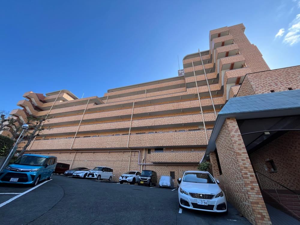 4LDK apartment in Hirakata, Osaka - Photo 1