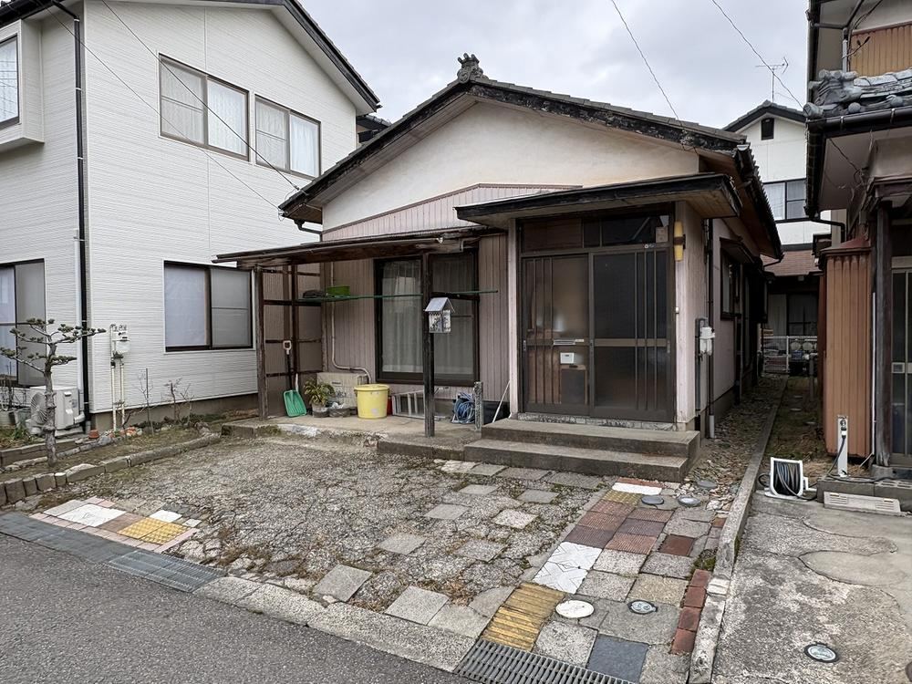 Sunny Land in Torihara with No Building Conditions - Photo 1